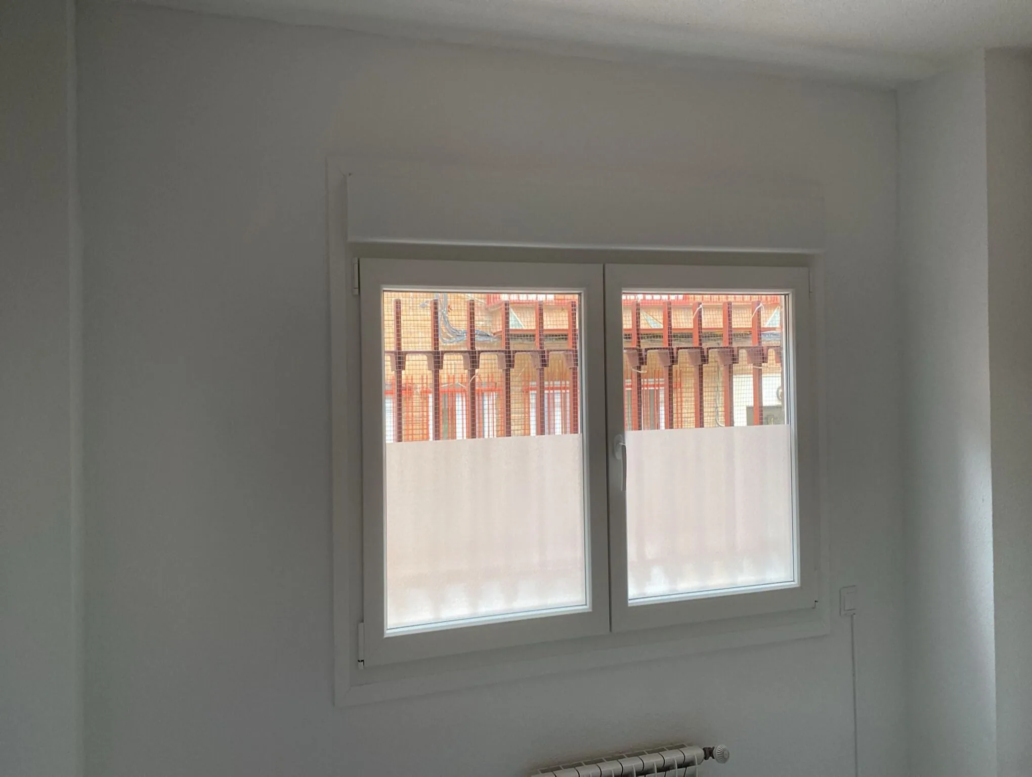 Ventanas y cerramientos para vivienda unifamiliar en Parla - DESPUÉS HABITACIÓN 1